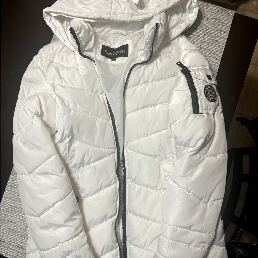 Size small brand Madden NYC white puffer jacket, zippers pockets. Very cute.